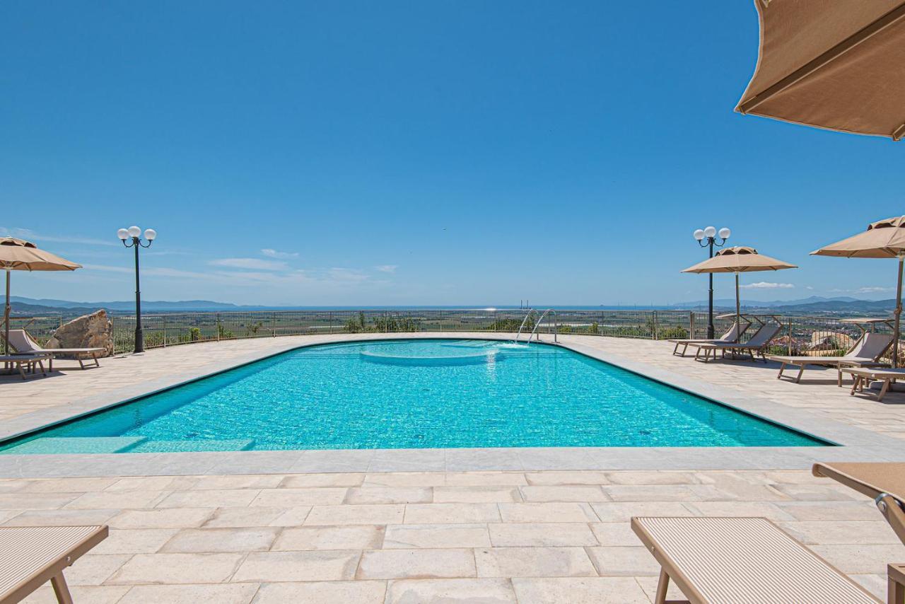 Castello Bonaria Wine & Spa Resort Кампилия Маритима Екстериор снимка