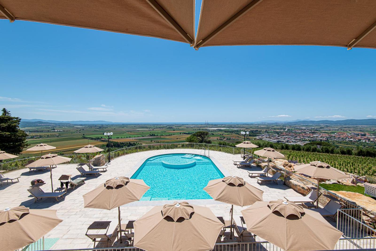 Castello Bonaria Wine & Spa Resort Кампилия Маритима Екстериор снимка