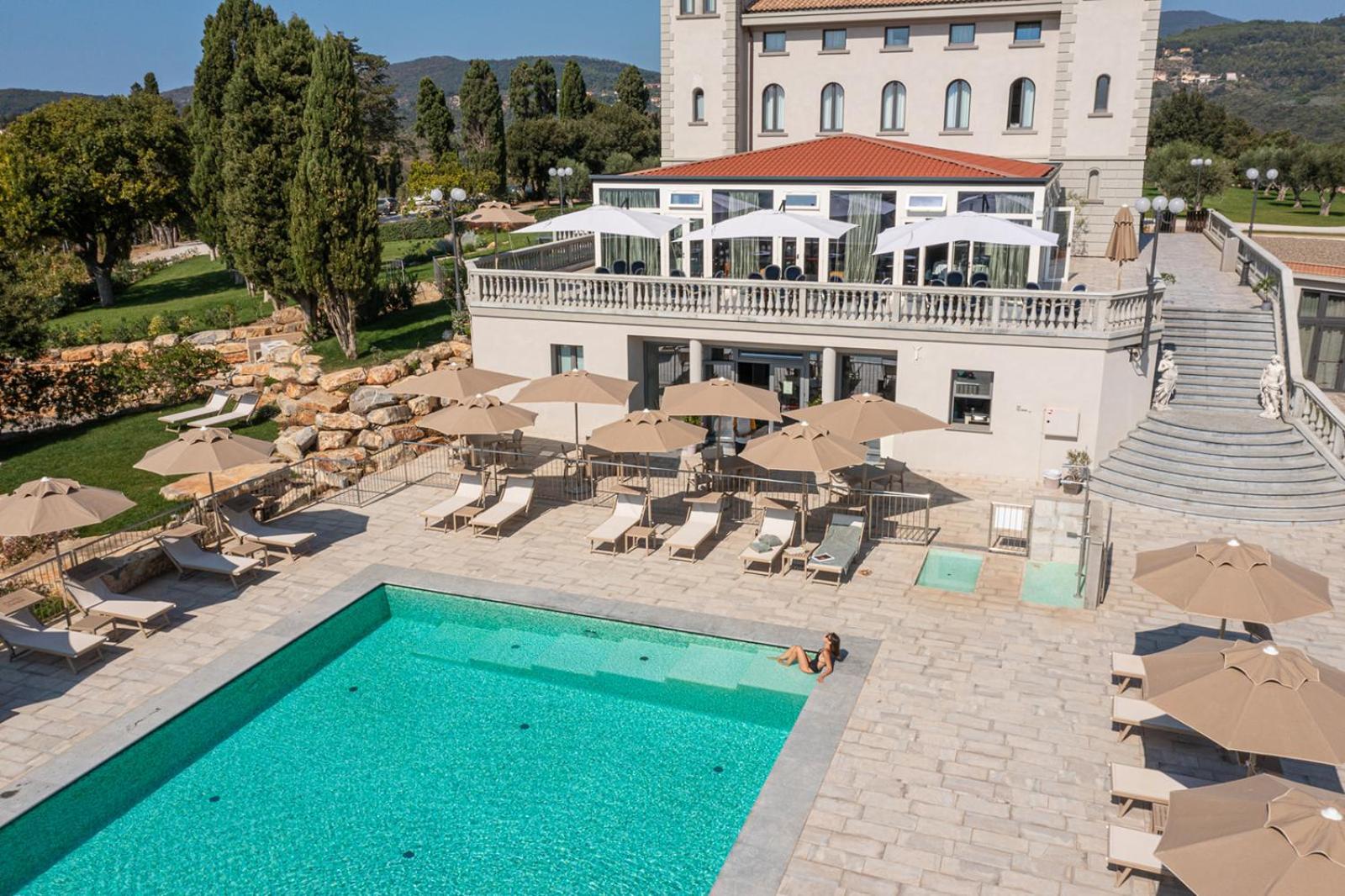 Castello Bonaria Wine & Spa Resort Кампилия Маритима Екстериор снимка